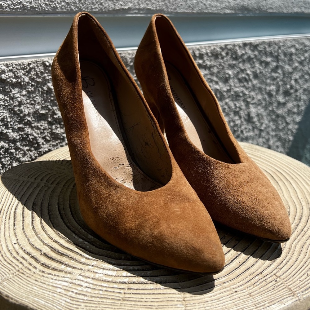 B Makowsky vintage womens pointy toe, suede pumps